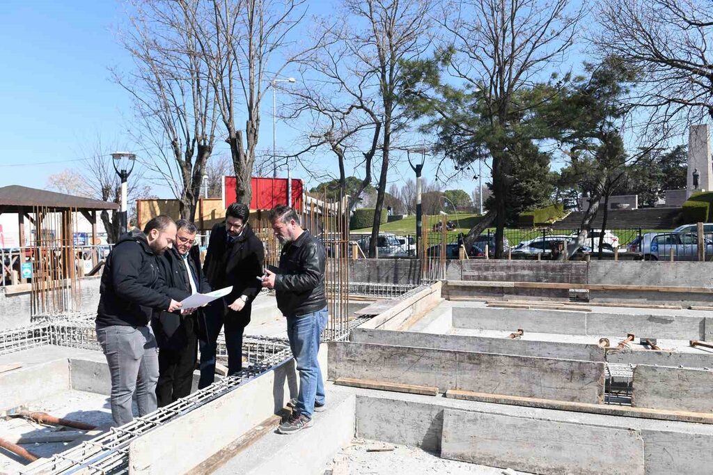 Altıeylül Belediye Başkanı Hakan Şehirli, Stadyum Karşısı’ndaki 75. Yıl Parkı’nda