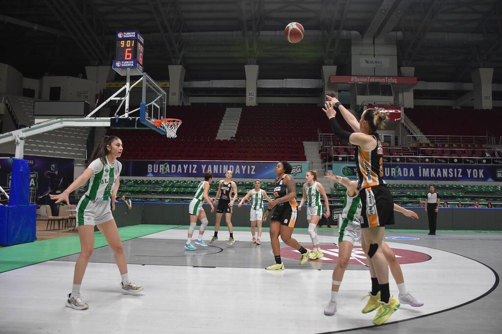 Türkiye Kadınlar Basketbol Ligi’nde şampiyonluğunu ilan eden ve Kadınlar Basketbol