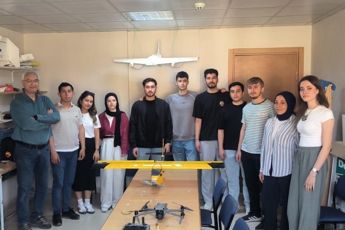 Balıkesir Üniversitesi (BAÜN) Edremit Sivil Havacılık Yüksekokulu öğrencilerinden oluşan 1914