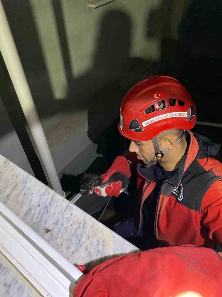 Gömeç İtfaiye Grup Amirliği ekipleri, Gömeç ilçesi Kemalpaşa Mahallesi Tulumba