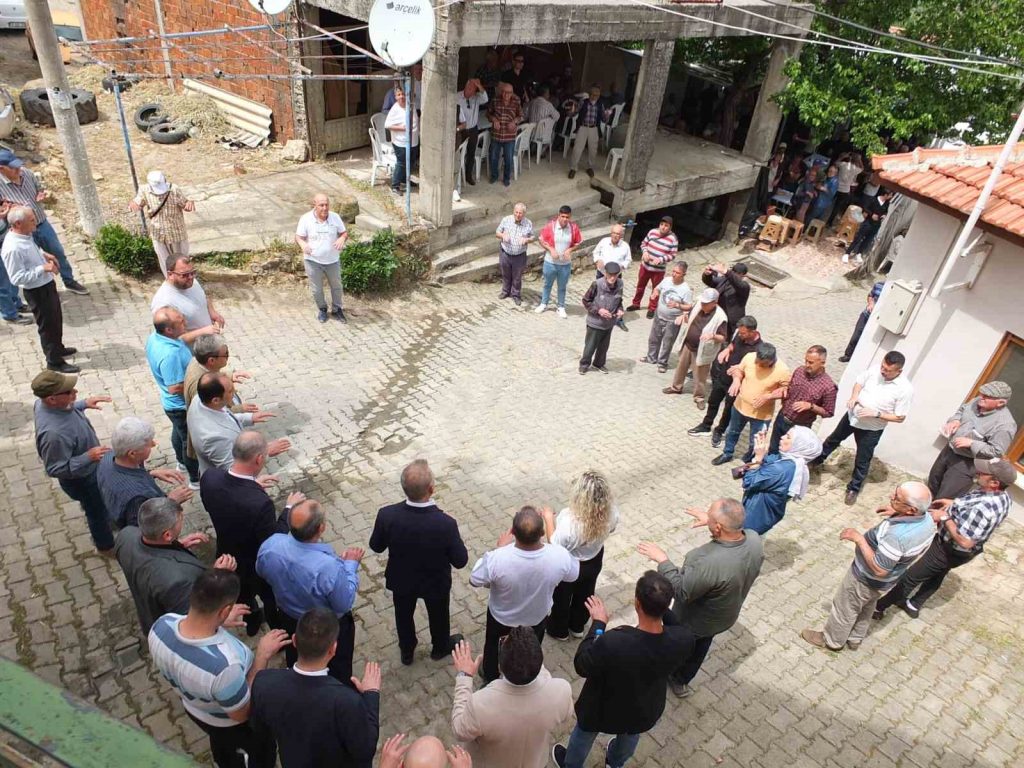 Türkiye’nin önemli zeytin üretim merkezlerinden Balıkesir’in Burhaniye ilçesinde, geleneksel çiftçi