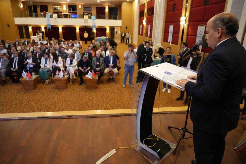 Balıkesir’in Edremit ilçesinde Balıkesir Valisi İsmail Ustaoğlu’nun katılımıyla, Edremit Ticaret
