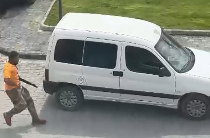 Balıkesir’in Edremit ilçesinde alacak-verecek meselesi yüzünden tartıştığı hurdacıyı tüfekle vurarak