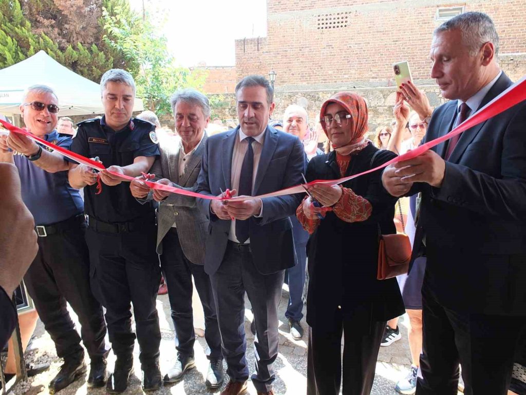 Burhaniye ilçesinde, Hayat Boyu Öğrenme Haftası etkinlikleri kapsamında Halk Eğitimi