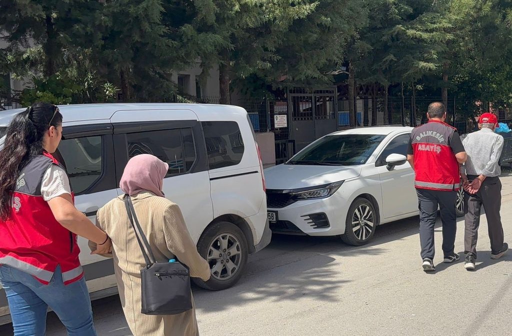 Balıkesir’in Karesi ilçesinde kiracı ile ev sahibi arasında çıkan baltalı