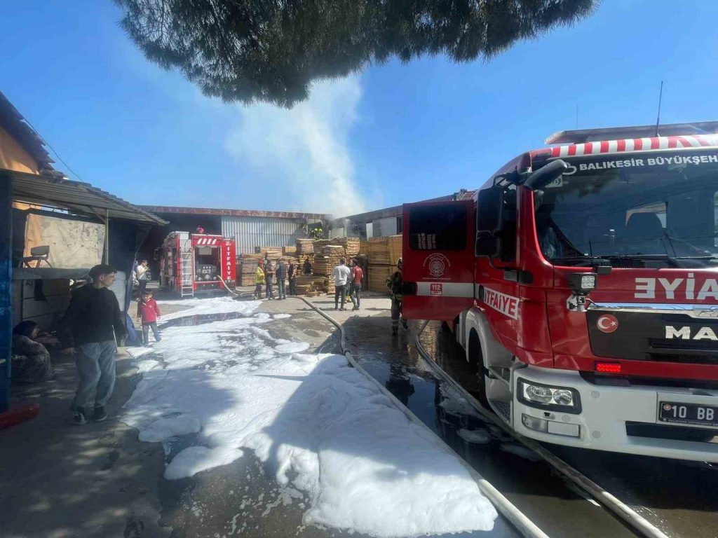 Balıkesir’in Altıeylül ilçesine bağlı Gümüşçeşme Mahallesi, Eski Kepsut Yolu Caddesi