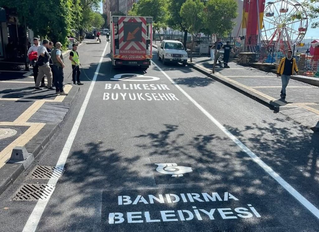 Bandırma Belediyesi tarafından yürütülen Mehmetçik Caddesi yenileme çalışmaları tamamlandı. Bandırma