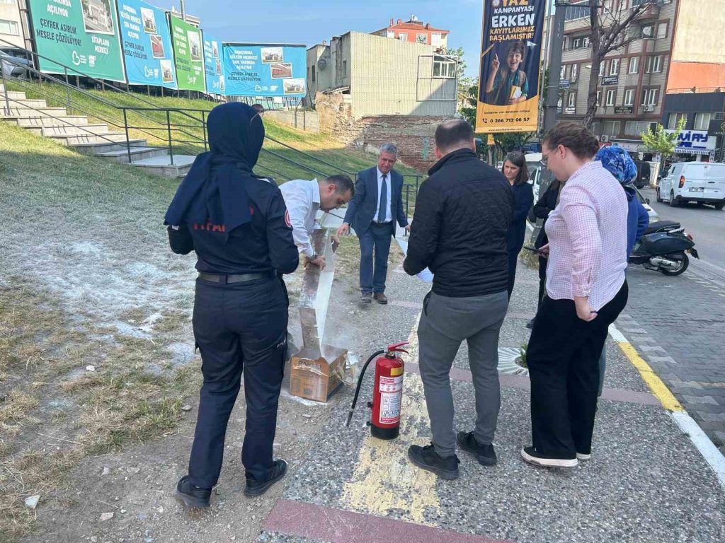 Balıkesir’in Bandırma ilçesinde, Atatürk Caddesi üzerinde bulunan T.C. Posta ve