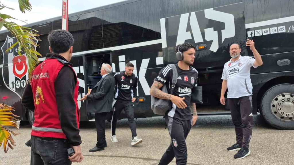 Bodrum Futbol Kulübü ile karşılaşacak Beşiktaş, Bodrum’da konaklayacakları otele geldi.