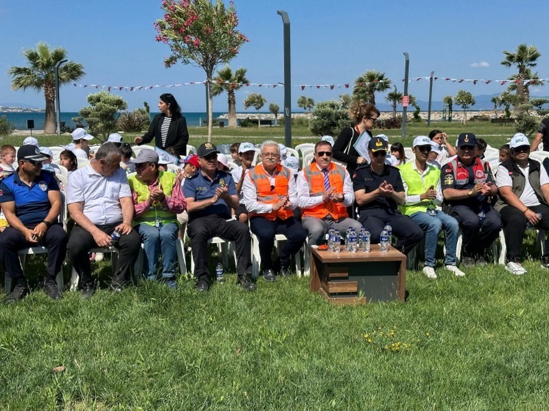 Burhaniye ilçesinde, Kaymakam İlyas Memiş’in öncülüğünde, “Plastik kirliliği ile mücadele”