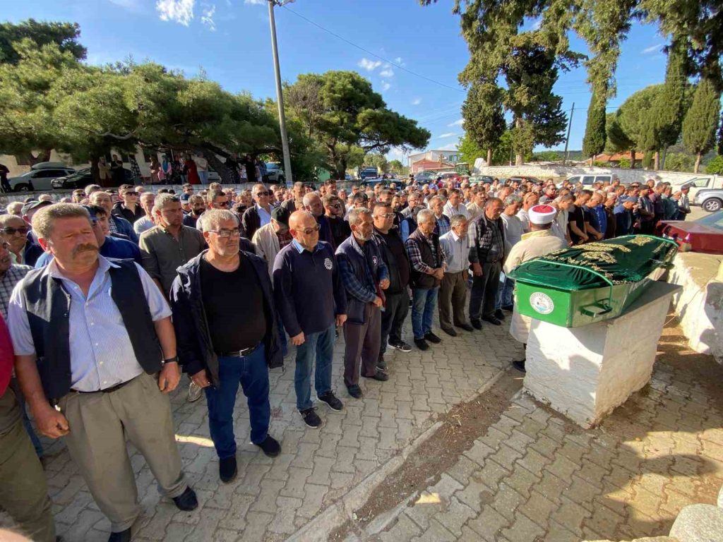 Çanakkale’de yolcu otobüsü, kamyon ve otomobilin karıştığı zincirleme kazada hayatını