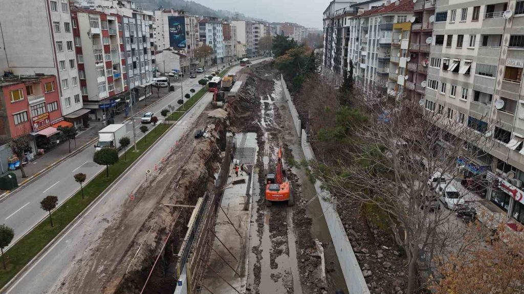 Devlet Su İşleri (DSİ) tarafından Balıkesir’in Karesi ilçesinde yürütülen “Çay