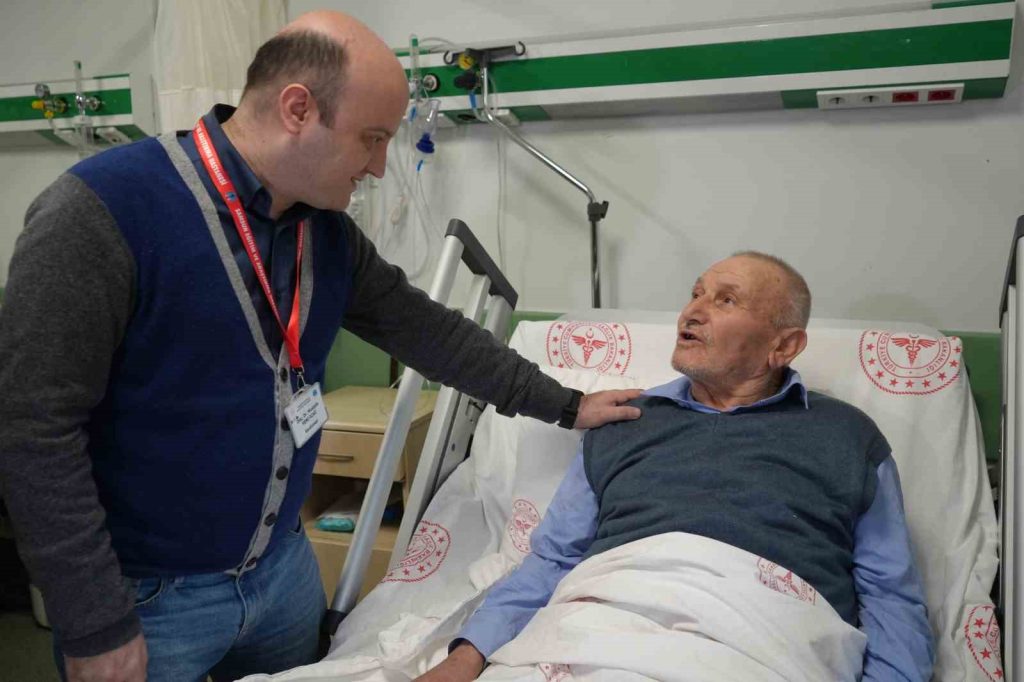 Samsun Eğitim ve Araştırma Hastanesi’nde 80 yaşındaki bir hastaya, nadir