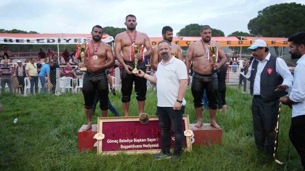 Balıkesir’in Gömeç ilçesinde bu yıl 4. kez düzenlenen yağlı pehlivan