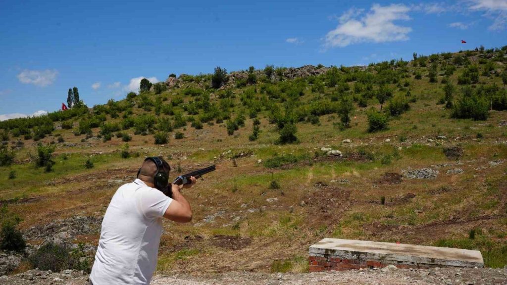 Balıkesir’in Sındırgı ilçesinde 7 yıl aranın ardından trap atışları etkinliği
