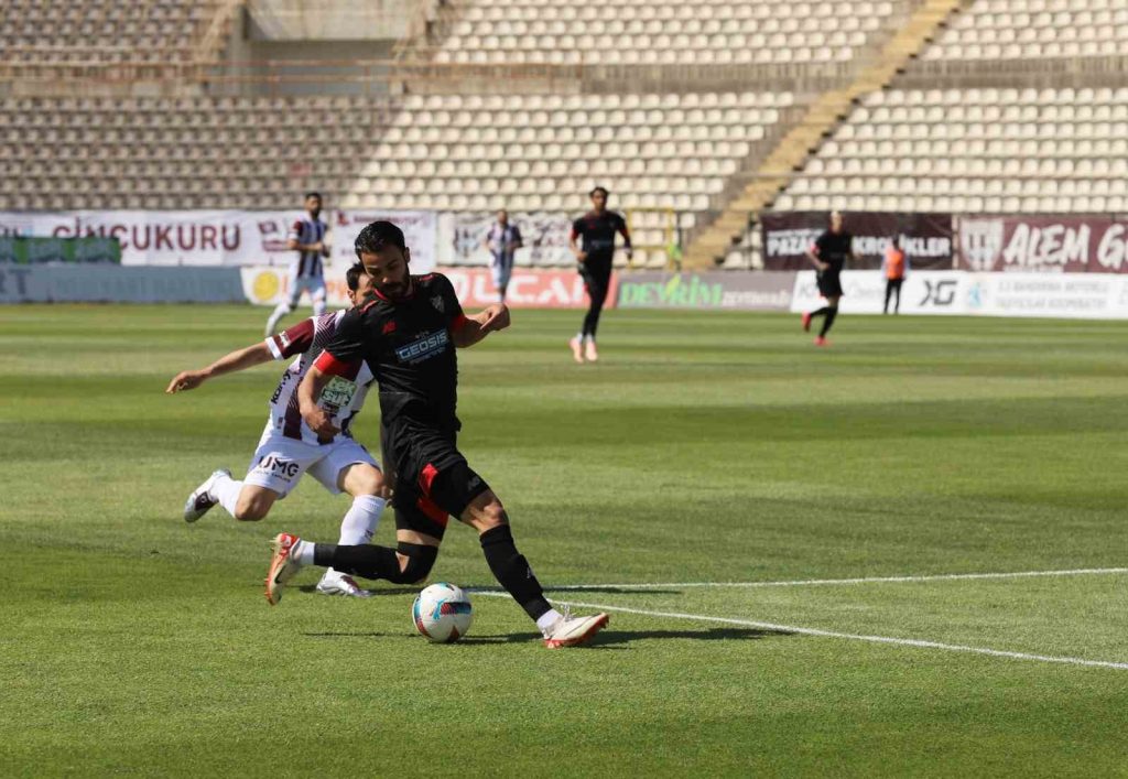 Trendyol 1. Lig Play-off yarı final ikinci maçında Bandırmaspor sahasında