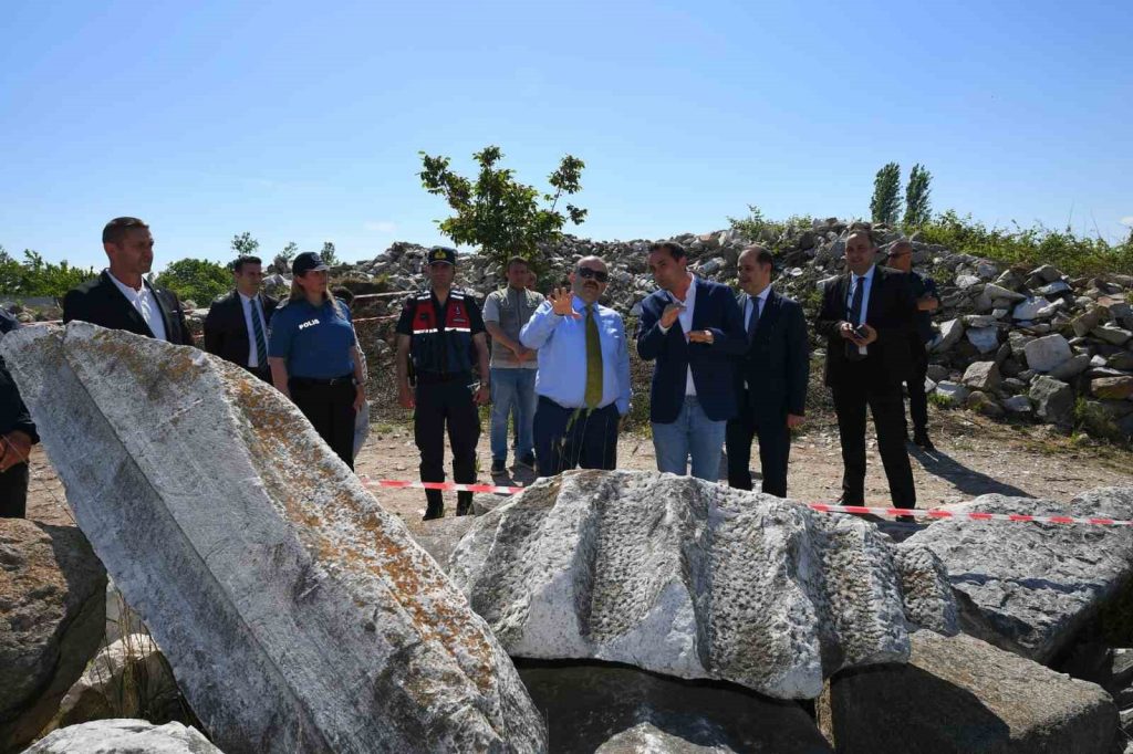 Balıkesir Valisi İsmail Ustaoğlu, Erdek ilçesinde bulunan Kyzikos Antik Kenti’ni