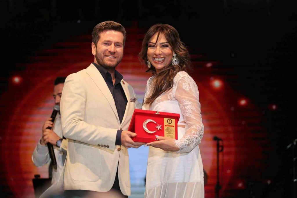 Kızılcabölük Kültür Sanat ve Moda festivalinin ikinci gününde sahne alan