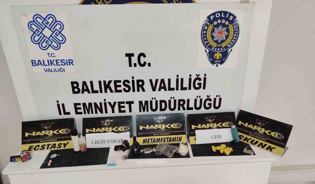 Balıkesir’de narkotik ekipleri tarafından yapılan operasyonda 90 gram esrar ele