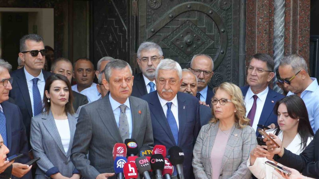 Cumhuriyet Halk Partisi (CHP) Genel Başkanı Özgür Özel, Türkiye Esnaf