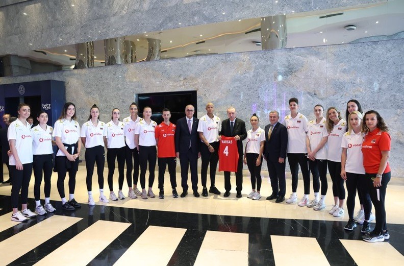 Cumhurbaşkanı Recep Tayyip Erdoğan A Milli Kadın Voleybol Takımı ile