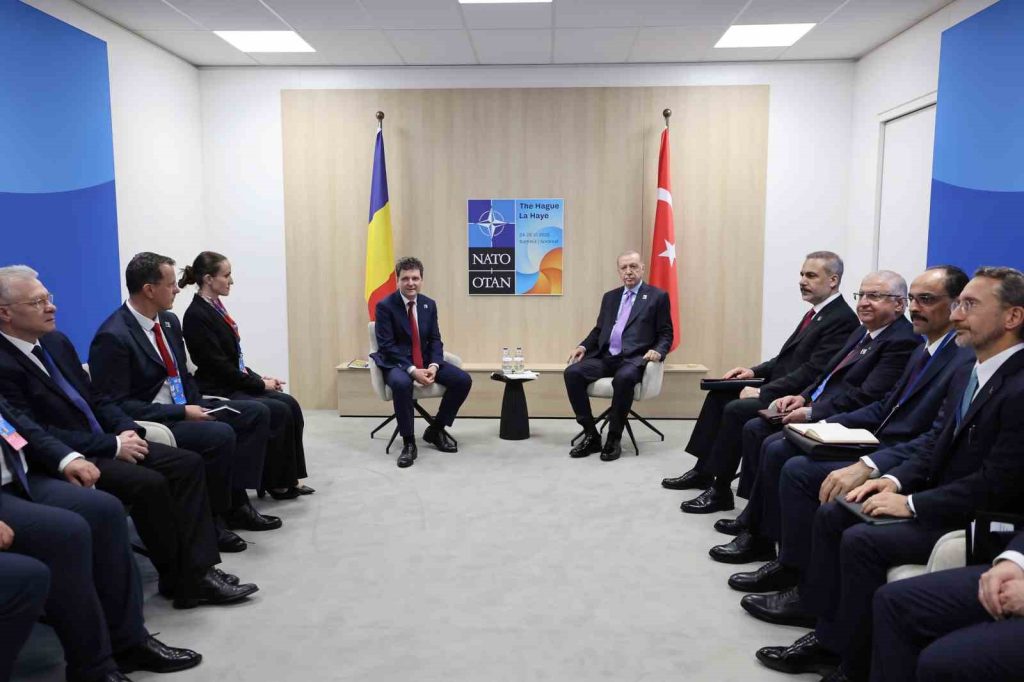Cumhurbaşkanı Recep Tayyip Erdoğan, Lahey’de Romanya Cumhurbaşkanı Nicusor Dan ile