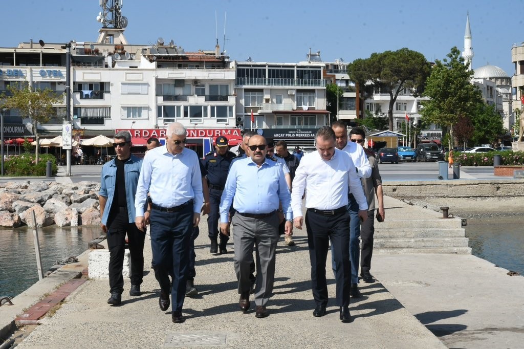 Balıkesir’in Edremit ilçesinde konuşlandırılan, ’Polis Botu’nda Vali İsmail Ustaoğlu, incelemelerde
