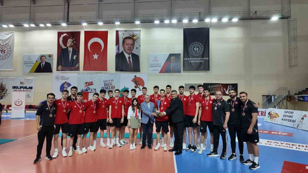 Türkiye Voleybol Federasyonu tarafından Kayseri’de düzenlenen Genç Erkekler Türkiye Şampiyonası