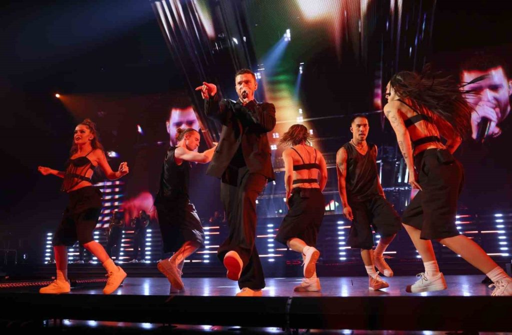Dünya müzik listelerinin zirvesinde yer alan pop ve R&B yıldızı