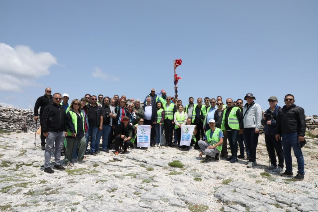 Balıkesir’in Edremit ilçesinde, Kazdağları’nın zirvesi olan bin 774 rakımlı Sarıkız