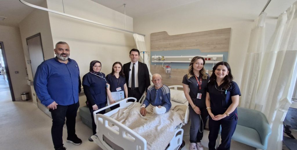 Kütahya’da, sol elinin dördüncü ve beşinci parmaklarında “tam kat kesi”
