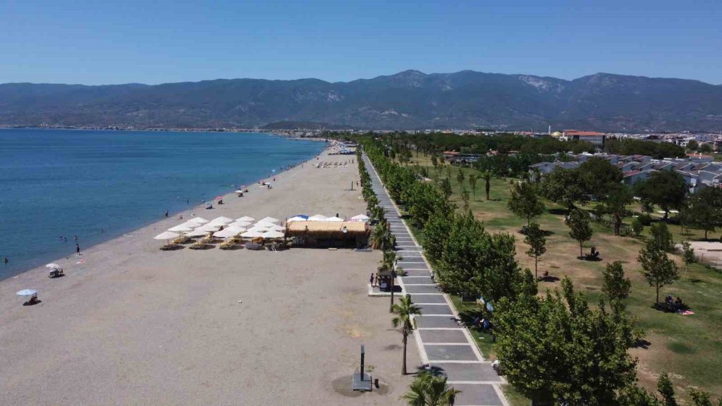 Balıkesir’in Edremit ve Burhaniye ilçelerinde etkili olan aşırı sıcaklar hayatı
