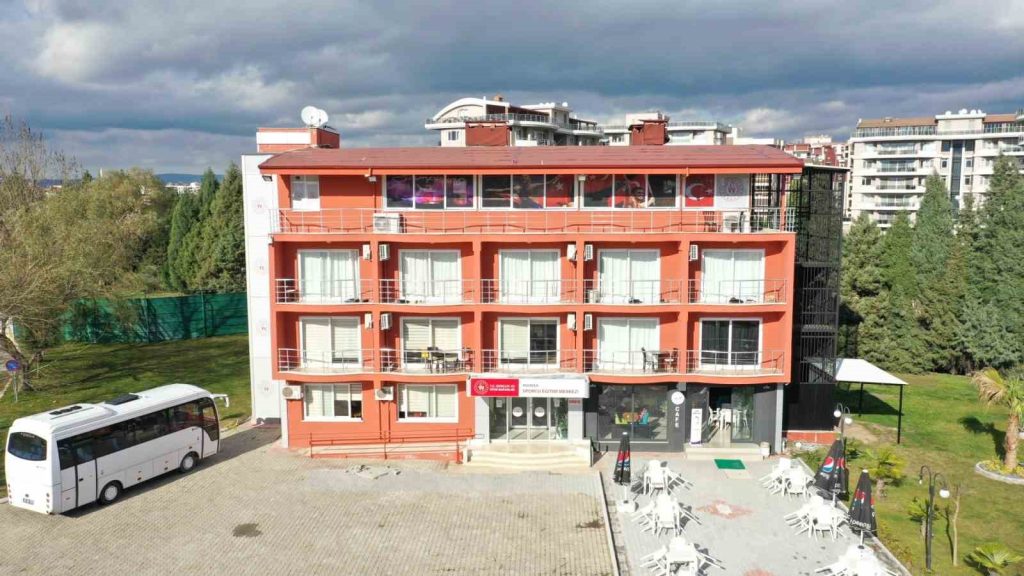 Manisa İl Gençlik ve Spor Müdürlüğü bünyesinde hizmet veren Güreş