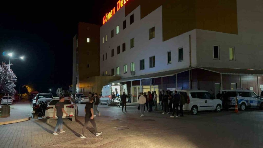Balıkesir’in Gönen ilçesinde motosikletlerin çarpıştığı kazada sürücülerden 16 yaşındaki çocuk