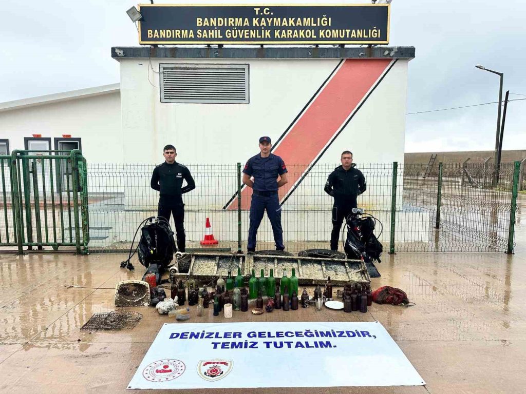 Dünya Çevre Günü çerçevesinde Balıkesir’in Bandırma ilçesindeki Livatya Limanı’nda gerçekleştirilen