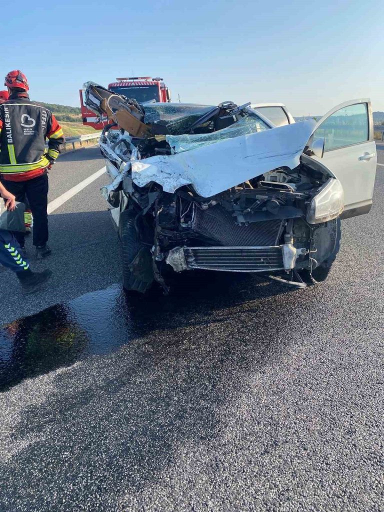 Balıkesir’de İzmir İstanbul Otoyolunun Savaştepe kavşağında meydana gelen trafik kazasında