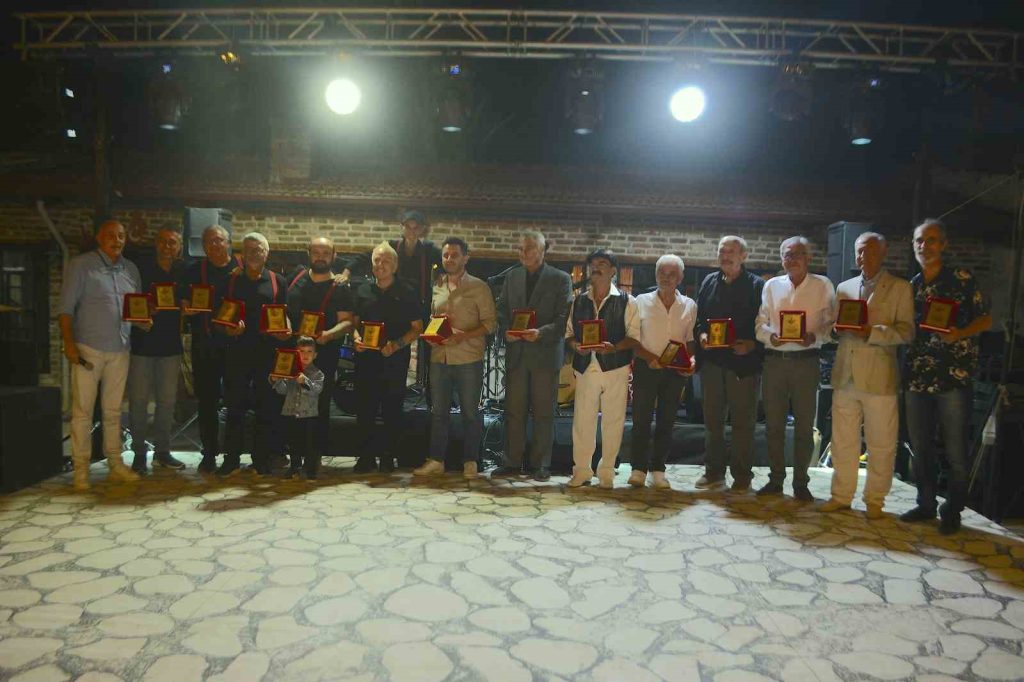 Balıkesir’in Ayvalık ilçesinde, 1970 ve 1980’li yıllarda düğünlerin yanı sıra