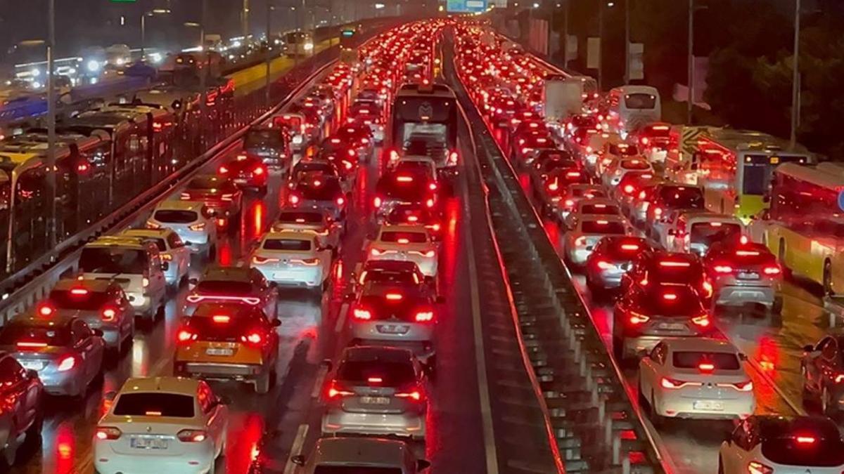 İstanbul'da trafik yoğunluğu yüzde 85'lere geldi