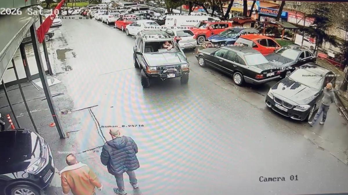 Maslakta eski ortağının iş yerini silahla bastı; tehdit edip soyundu