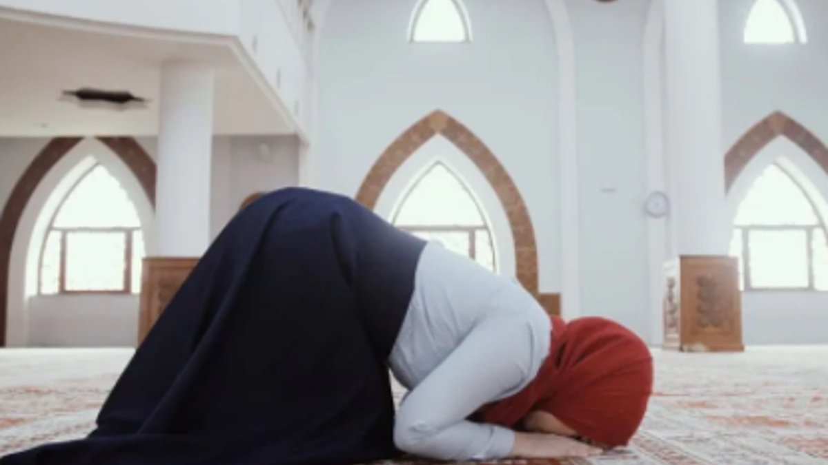 Öğle namazı nasıl kılınır? Öğle namazı kaç rekat? Öğle namazı kılınışı Diyanet bilgileri...