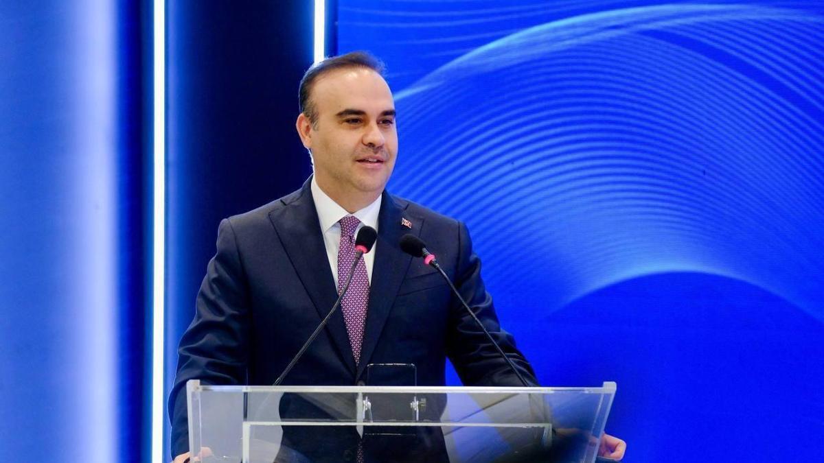 Bakan Kacır, Bilim Olimpiyatları'nda madalya alan öğrencileri tebrik etti
