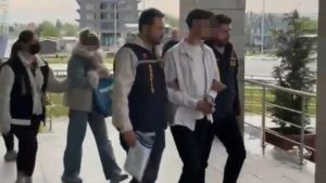 Kütahya’da kuyumcuyu düşük ayarlı altınla dolandıran 4 şüpheli yakalandı