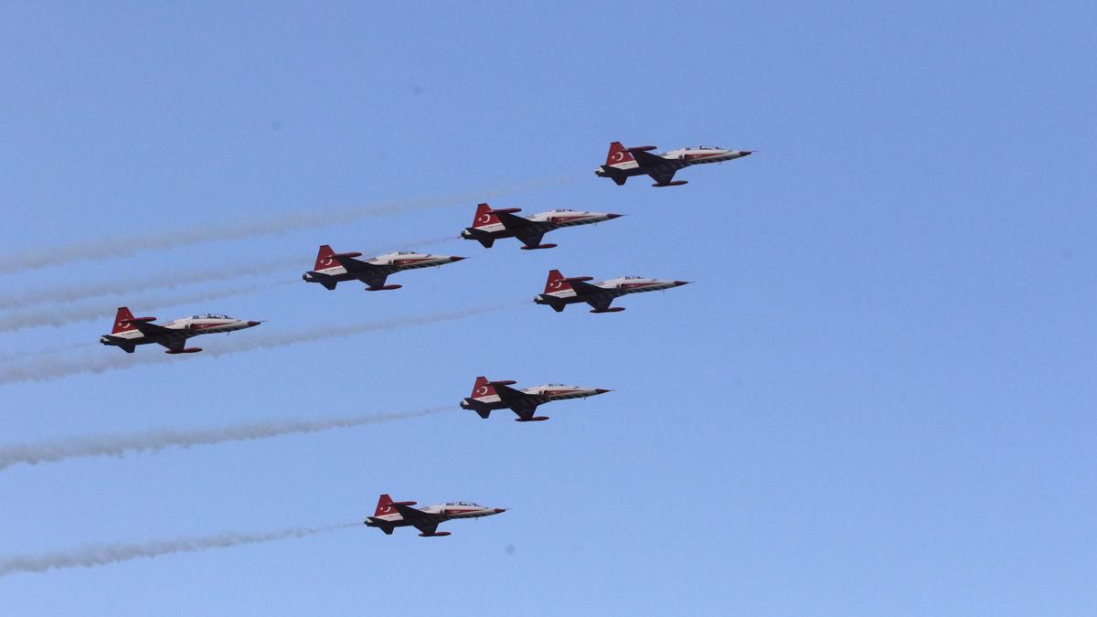 SOLOTÜRK ve Türk Yıldızları’ndan Samsun’da prova uçuşu