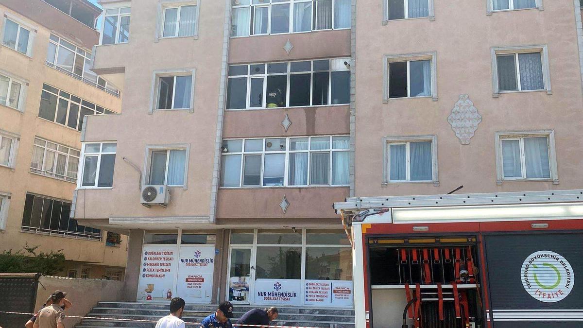 Apartman dairesindeki yangın büyümeden söndürüldü