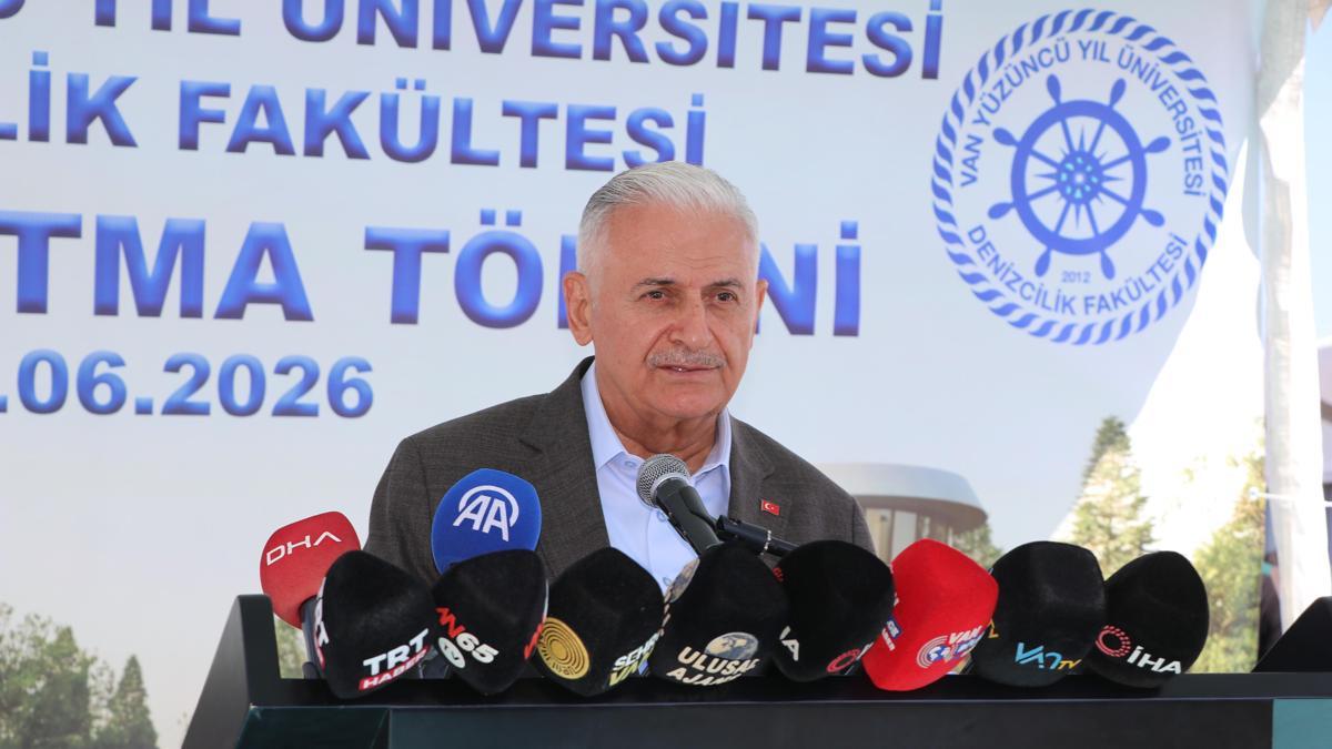 Binali Yıldırım: Denizcilikte Türk bayrağı kara listeden beyaz listeye geçti