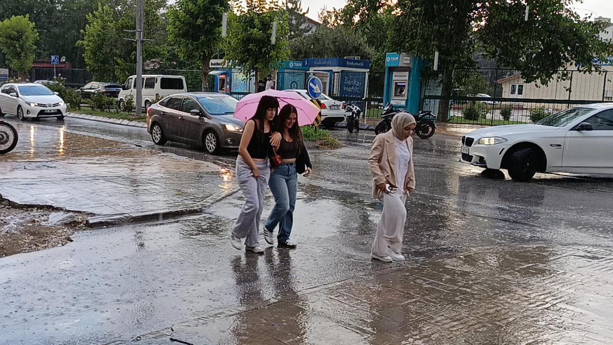 Edirne ve Kırklareli'de sağanak etkili oldu