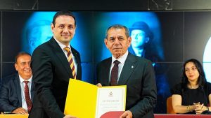 Galatasaray'da yeniden başkan seçilen Dursun Özbek, mazbatasını aldı