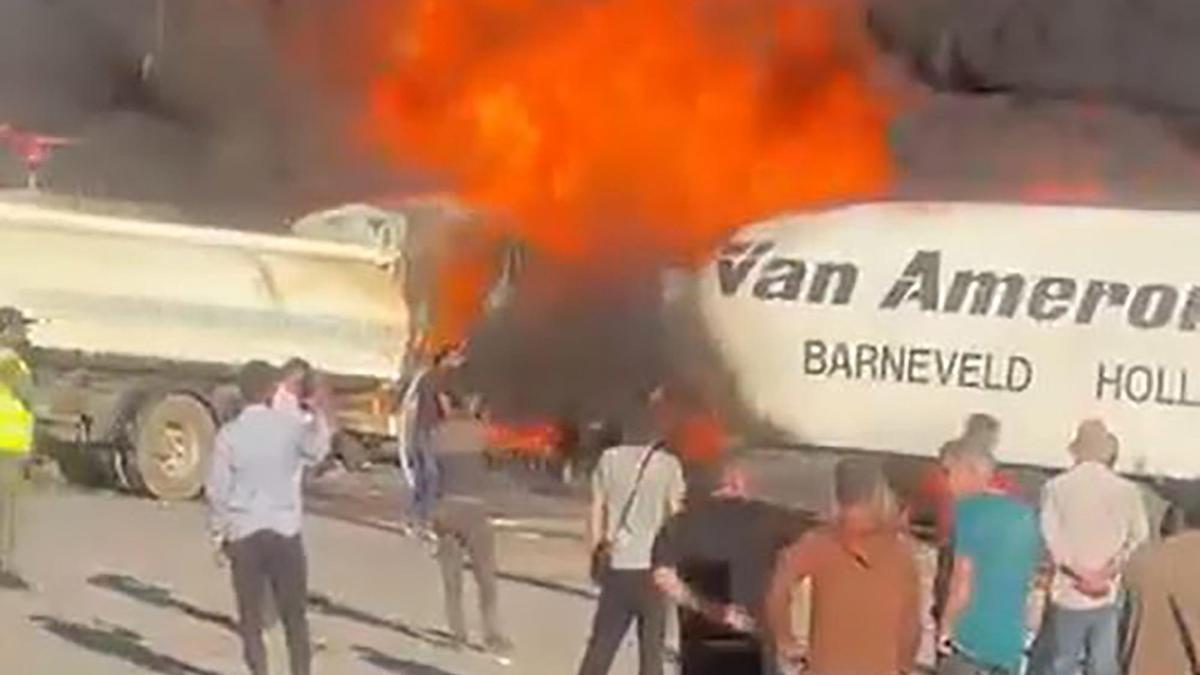 Hatay'da, yük boşaltan TIR’larda çıkan yangın söndürüldü