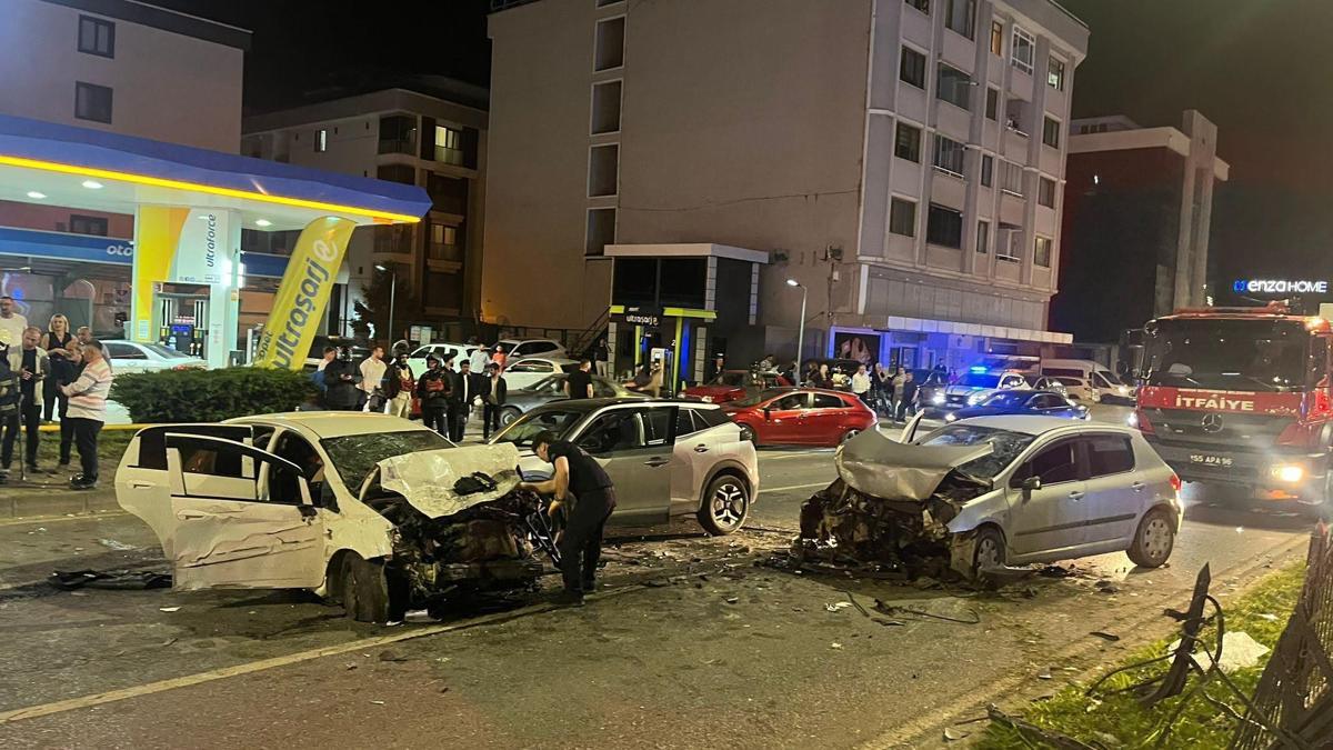 Samsun'da 3 aracın karıştığı zincirleme kaza: 5 yaralı