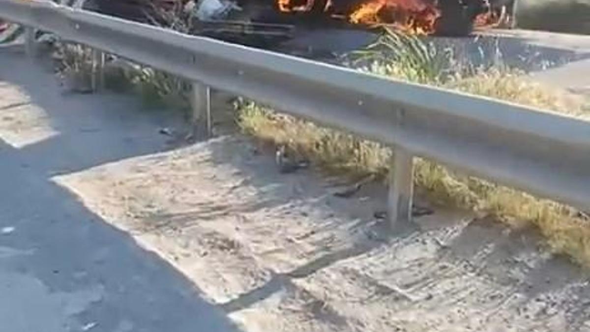 Şile'de park halindeki kamyonun dorsesine çarpan motosikletli ağır yaralandı